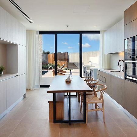 Minthis Resort Tsadha Bagian luar foto A kitchen in a typical apartment