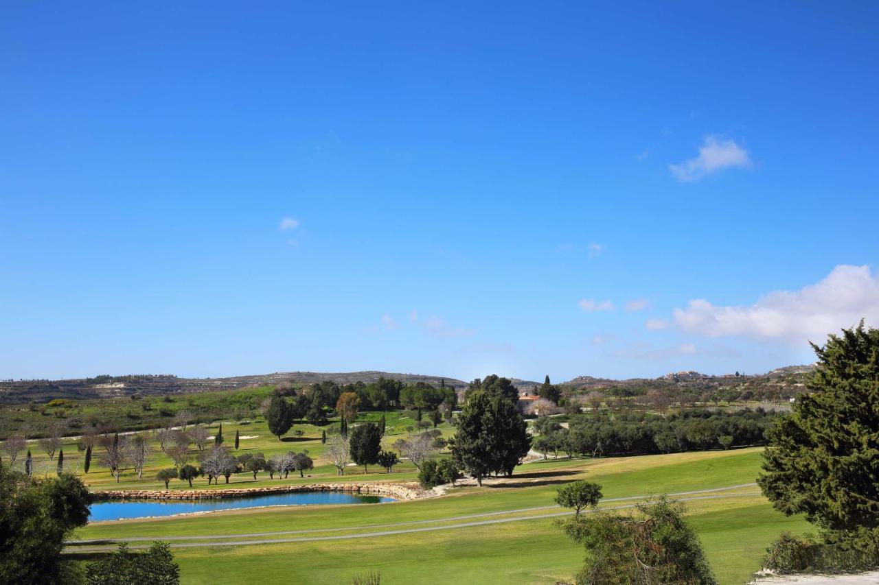 Minthis Resort Tsadha Bagian luar foto Golf course in Cyprus
