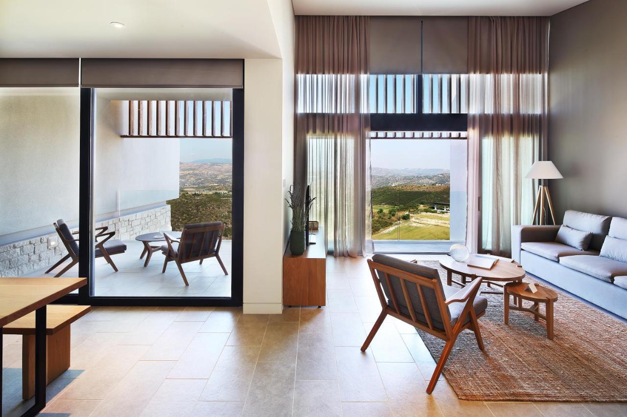 Minthis Resort Tsadha Bagian luar foto The interior of a typical suite at the hotel