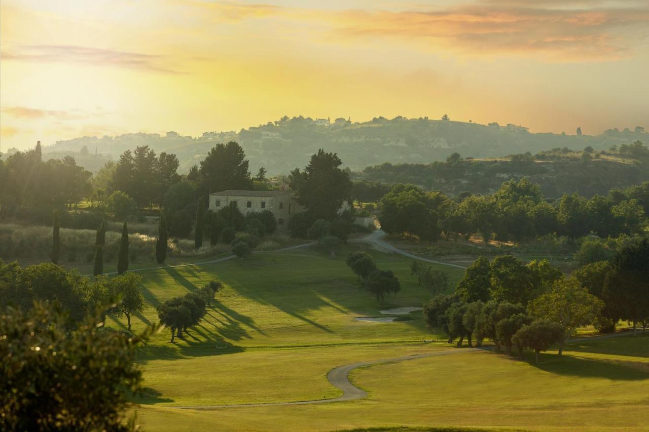 Minthis Resort Tsadha Bagian luar foto View of the golf course