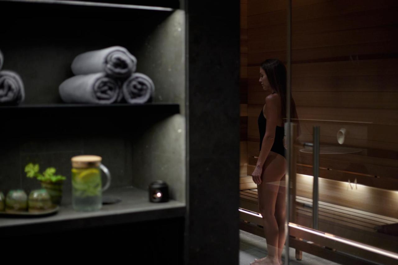 Minthis Resort Tsadha Bagian luar foto A woman in a sauna