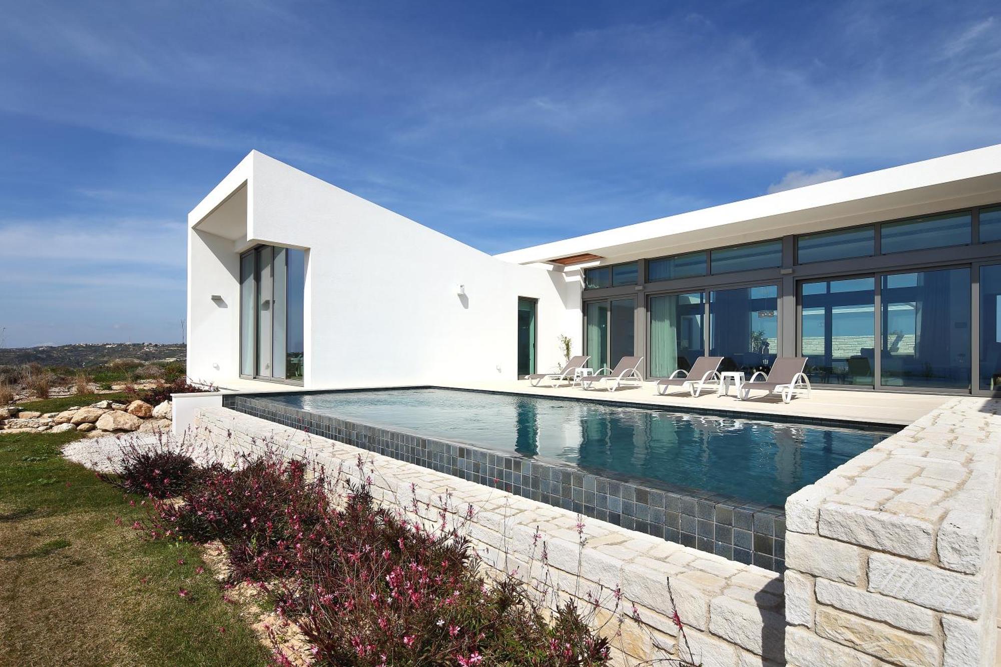 Minthis Resort Tsadha Bagian luar foto Villa in Porto Covo, Portugal