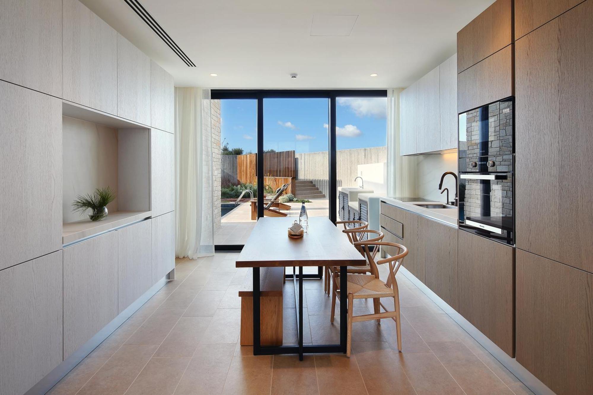Minthis Resort Tsadha Bagian luar foto A kitchen in a typical apartment
